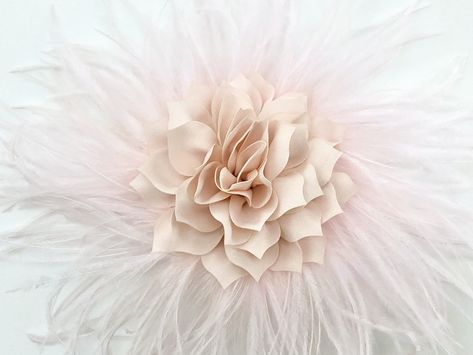 Blush Pink Fascinator Hat Clip,  Flower, Champagne Pink Blush Wedding Headpiece, Kentucky Derby Fascinate, Flower Fascinator Pink Summer Fascinator With Feathers, Adjustable Pink Fascinator With Feathers, Summer Pink Feather Fascinator, Flower Champagne, Pink Blush Wedding, Luxury Pink Feather Trimmed Fascinator, Blush Pink Fascinator, Pink Fascinator, Champagne Pink