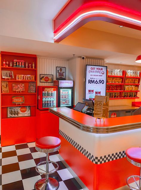 Cold Stone Ice Cream, Music Restaurant, Red Restaurant, 80s Interior Design, 80s Interior, 50s Diner, Retro Tattoos, Retro Cafe, Retro Diner