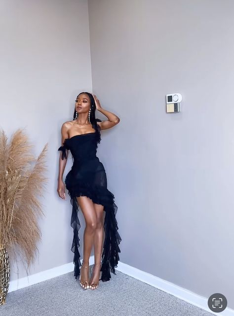 Fancy Dress Black Women, Baddie 18th Birthday Outfits, Dope Fashion Outfits, Chic Feminine Style, Bad And Boujee Outfits, Baddie Dresses, 18th Birthday Outfit, Irregular Skirt, Classy Prom Dresses