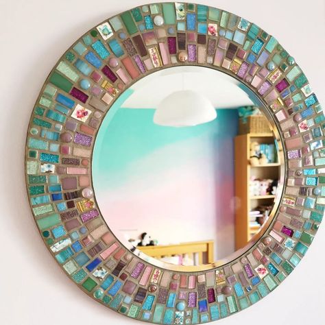 Mosiac Mirror, Tiles Vintage, Mirror Texture, Mosaic Tiles Crafts, Mosaic Mirrors, Rainbow Mosaic, Mosaic Tile Mirror, Tidy House, Stained Glass Mirror