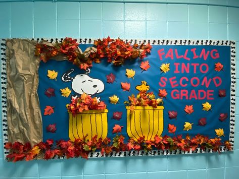 Teacher Fall Classroom Decor, Fall Door Bulletin Boards, September Bulletin Board Ideas Elementary, Bullent Boards Ideas September, First Grade Fall Bulletin Boards, Peanuts Fall Bulletin Board, Fall Bulletin Board Ideas For Math, Fall Employee Bulletin Boards, Fall Pta Bulletin Board Ideas