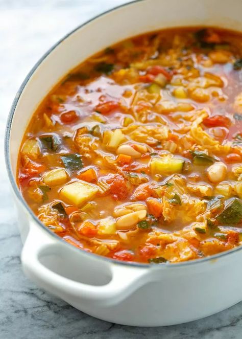 Classic Minestrone Soup Recipe Classic Minestrone Soup Recipe, Sopa Minestrone, Garlic Zucchini, Potato Zucchini, Salad Appetizer Cups, Minestrone Soup Recipe, Parmesan Rind, Zucchini Soup, Carrots Celery