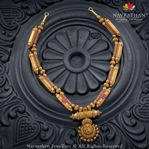 Mughal Jewelry, Luxury Look, Antique Gold Jewelry Indian, Gold Jewellry, Gold Jewelry Simple Necklace, Jewellery Indian, Gold Jewelry Stores, Black Beaded Jewelry, Antique Gold Jewelry