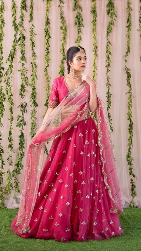 Hot Pink Lehenga Party Wear, Sangeet Outfit Ideas, Gorgeous Lehenga, Shadi Dress, Red Lehenga Choli, Jump Suits, Sangeet Outfit, Lehenga Saree Design, Simple Lehenga