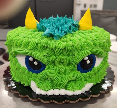 Diy Dragon Birthday Party, Scary Dinosaur Cake, Easy Dragon Cake Ideas, Dragon Cake Ideas Simple, Easy Dragon Cake, Dragon Cakes For Kids, Dnd Cake, Dragon Cake Ideas, Dragon Birthday Party Ideas