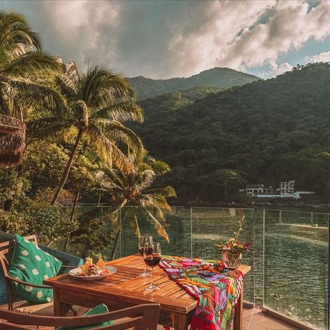 Romantic mexican dinner beside mountains ⛰️⛰️. Our hotel have the best views of pacific ocean and sierra madre. Mexico Puerto Vallarta, Mexican Dinner, Puerto Vallarta Mexico, Hotel Boutique, Romantic Dinner, Wild Nature, Romantic Dinners, Pacific Ocean, Nice View