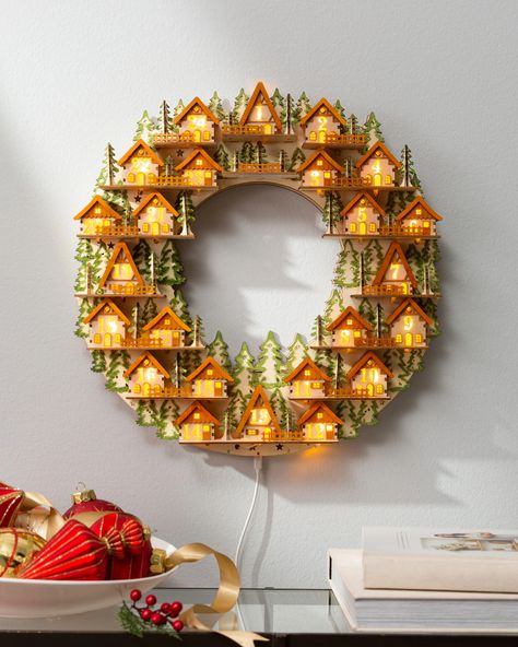 German Christmas Decor, Wreath Advent, Elegant Christmas Decor, Wooden Cottage, Wooden Wreaths, Simple Christmas Decor, Days Before Christmas, Advent Wreath, German Christmas