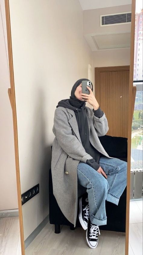 Modest Winter Outfits, Casual Korean Style, Hijab Inspiration, Ootd Hijab Casual, Outfit Hijab Casual, Hijab Fashion Summer, Estilo Hijab, Dress Kondangan, Mode Hijabi