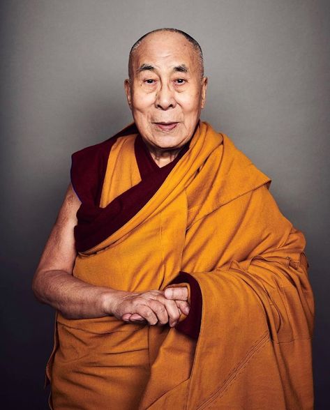 2,822 Me gusta, 77 comentarios - RUVEN AFANADOR (@ruvenafanador) en Instagram: "“As a Bhuddist, I believe in the principle of impermanence. Eventually this virus will pass, as I…" His Holiness The Dalai Lama, 14th Dalai Lama, Dalai Lama Quotes, The Dalai Lama, Mind Heart, Must Read Books, Mr Wonderful, Photo Banner, Gold Fashion Necklace