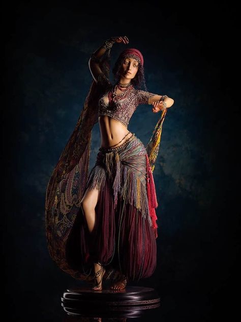 Middle Eastern Dancer Aesthetic, Nature Dance Costume, Bellydance Photoshoot, Egyptian Traditional Clothing, Belly Dance Makeup, Russian Art Dolls, Belly Dancer Outfits, Dancer Costume, Modern Costumes