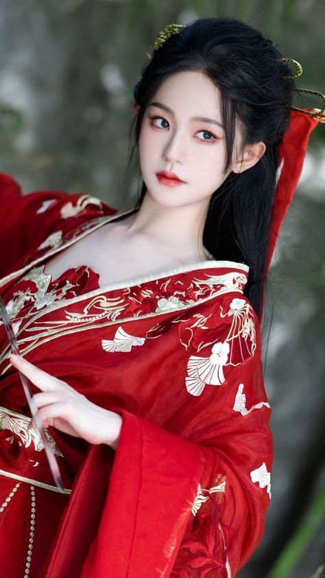 Ann Liang, Chinese Princess Dress, Chinese Princess, Big Bun Hair, Ancient Chinese Dress, Red Kimono, Hanfu Traditional, Hanfu Dress, Wedding Couple Poses