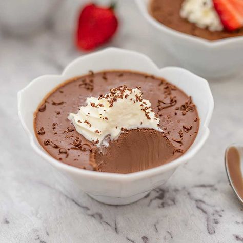 Keto Chocolate Pots De Creme – EASY Low Carb French Custard Recipe Chocolate Custard Recipe, French Custard, Keto Pudding, Custard Recipe, Desserts Keto, Chocolate Custard, Sugar Free Chocolate Chips, Custard Recipes, Keto Friendly Desserts