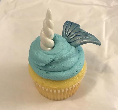 Narwhal Birthday Party Cake, Narwhal Cupcakes, Sea Creature Birthday, Narwhal Birthday Party, Adorable Cupcakes, Narwhal Party, Unicorn Cupcakes Toppers, Girls Birthday Parties, Kawaii Birthday