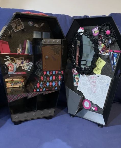 monster high locker, locker ideas #monsterhigh #locker #school Monster High Locker, Locker Ideas, School Decor, Vintage Kids, Arcade Games, Fantasy World, Monster High, Lockers, Gaming Products