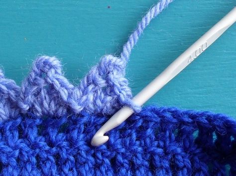 How to get pointy edges. crochet-ideas Crochet Edging Tutorial, Picot Crochet, Coffee Holder, Crochet Borders, Crochet Instructions, Crochet Stitches Tutorial, Crochet Stitch, Love Crochet, Crochet Edging