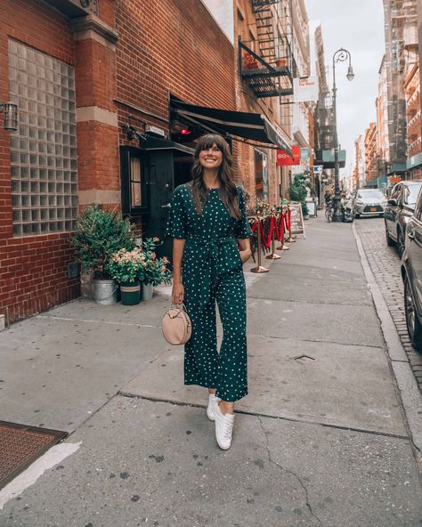 Jumpsuit Styling Ideas, Jumpsuit With Sneakers, Marianne Sides, Jumpsuit Styling, Dots Outfit, Nyfw Runway, Midi Dress Outfit, Jumpsuit Style, Outfit Short