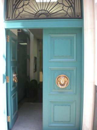 London calling.. Teal Door, Turquoise Door, English Room, Door Entryway, House Design Photos, Blue Door, Elements Of Style, Door Color, Beautiful Doors