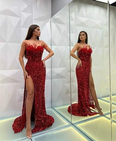 Red Dress Matric Dance, Red Prom Dress Gold Jewelry, Red Md Dresses, Red Matric Dance Dresses, Matric Dance Dresses Ideas Unique, Gorgeous Prom Dresses Classy, American Prom Dress, Red Gala Dresses, Red Prom Looks