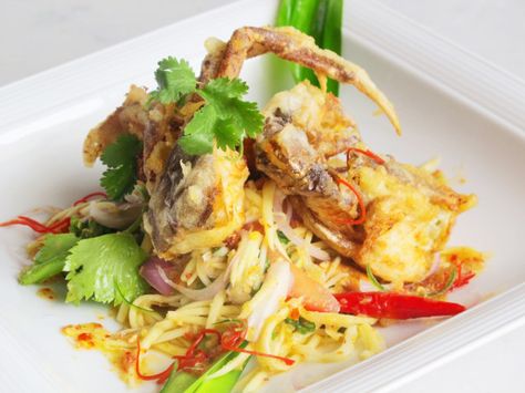 Seize the season & check out our summery, Thai-style Soft Shell Crab Recipe! Cold Seafood Platter, Crab Tempura, Soft Shell Crab Recipe, Mango Cut, Green Mango Salad, Crab Recipe, Crab Salad Recipe, Tempura Batter, Thai Salads