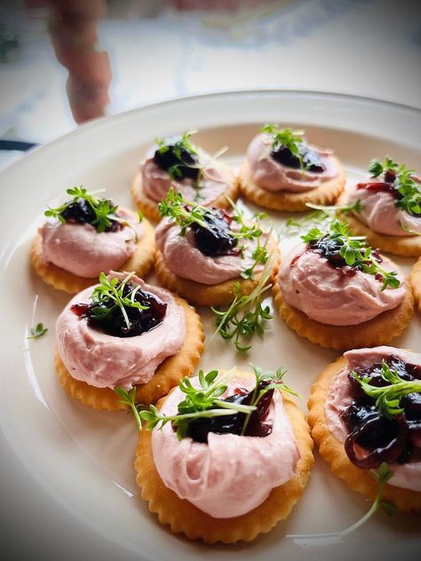 Duck liver pate with cream cheese on crispy cracker with onion marmalade Pate Plating, Duck Liver Pate, Duck Liver, Liver Pate, Crispy Crackers, Marmalade, Christmas 2024, Crackers, Cream Cheese