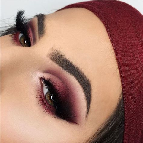 Steak Oven, Red Eyeshadow Makeup, Maroon Makeup, Burgundy Makeup Look, Maroon Eye Makeup, Maroon Eyeshadow, Burgundy Eye Makeup, Burgundy Eyeshadow, Quinceanera Makeup