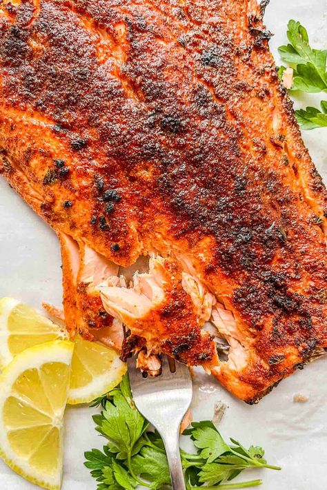 A fork taking a piece out of a broiled salmon fillet. Broiled Salmon Recipes, Salmon Fillet Recipes, Baked Salmon Lemon, Pescetarian Recipes, Different Salads, Broiled Salmon, Roasted Radishes, Delicious Seafood Recipes, Healthy Salmon Recipes