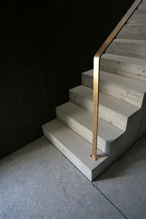 Stairs Concrete, Modern Concrete House, Outdoor Handrail, Entryway Stairs, Handrail Design, Staircase Handrail, Staircase Ideas, Stair Railing Design, Exterior Stairs