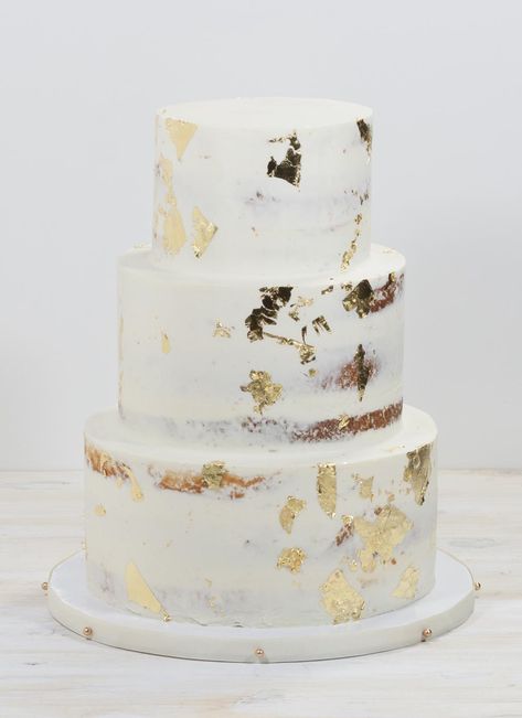 Ivory naked cake with gold flakes! Naked cake inspiration Gold Foil Wedding Cake, Wedding Cake Gold Leaf, 16 Aesthetic, White And Gold Wedding Cake, Semi Naked Cake, White And Gold Wedding, Wedding Cake Prices, White Buttercream, Small Wedding Cakes