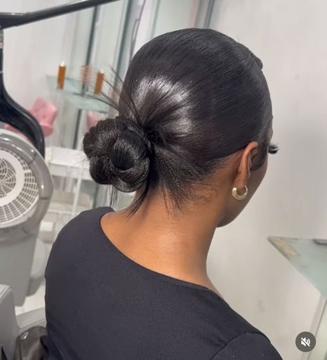 Black Women Low Bun, Bun With Extensions, Straightening Natural Hair, Sleek Ponytail Hairstyles, Transitioning Hairstyles, Sleek Bun, Low Bun, Hairstyle Look, Sleek Ponytail