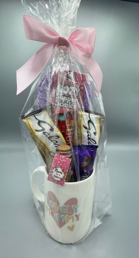 "Thank You Personalised message, Message in a bottle Keepsake , Mother's Day,MummyLuxury Hamper Gift Chocolate | Hot Choc Mug Sweets. Condition is \"New\". Dispatched with Royal Mail 2nd Class.  From a pick me up to graduation or simply 'just because', MummyThank You' Gift Box is perfect for any occasion! WHAT'S IN THE BOX: - Mini keepsake bottle with a mini paper  (we can leave blank for you to write yourself or let us know what you would like to say in the gift message box and it will be hand Mini Gift Hamper Ideas, Written Gift Ideas, Sweet Hamper Ideas Gift, Mini Hampers Ideas, Chocolate Packing Ideas Gift, Chocolate Packing Ideas, Chocolate Day Gift Ideas, Eid Basket, Message In Bottle