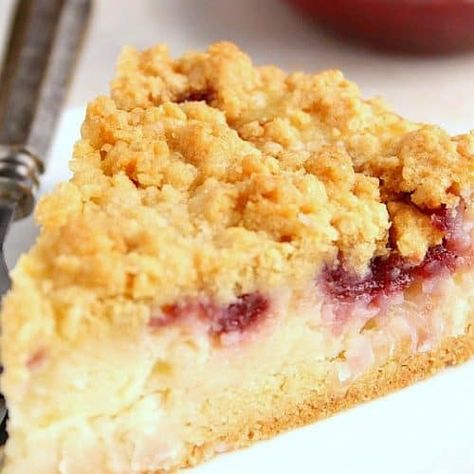 Raspberry Coconut Sour Cream Crumb Pie Recipe Coconut Sour Cream, Coconut Pineapple Cake, Raspberry Recipes Dessert, Crumb Pie, Pineapple Cake Recipe, Chocolate Caramel Pretzels, Coconut Filling, White Chocolate Recipes, Raspberry Desserts