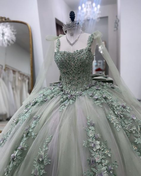 Tinkerbell Sweet 16 Dress, Light Green Quinceanera Dresses, Quince Planning, Xv Ideas, Green Quinceanera Dresses, Quinceanera Themes Dresses, Quinceañera Ideas, Pink Quince, Quinceanera Themes