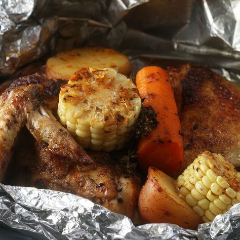 Campfire Chicken, Campfire Meals, Foil Pack Dinners, Chicken Food Recipes, Foil Pack Meals, Foil Dinners, Campfire Recipes, Foil Packs, Foil Packet Meals