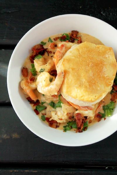 Shrimp And Biscuits, Biscuits And Bacon, Creamy Cajun Shrimp, Brown Sugar Glazed Salmon, Worst Cooks, Southern Biscuits, Cajun Food, Seafood Recipe, Yummy Seafood