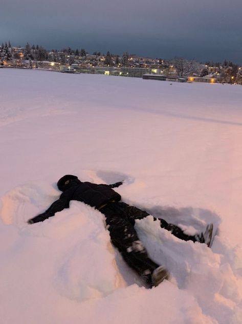 Snow Angels Aesthetic, Big Bear California Cabins, Nieve Aesthetic, Making Snow Angels, Boring Job, Making Snow, Snow Night, Snow Aesthetic, Snow Holiday