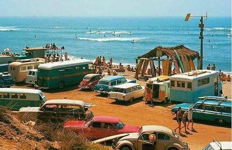 California Beach Scene 1970s. https://t.co/SDQed9A2sx Angeles Aesthetic, 1970s Aesthetic, Sun Space, Maxon Schreave, Gil Scott Heron, Photography Genres, 70s Aesthetic, California Surf, Surfing Photography