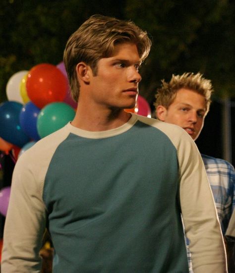 Chris Carmack in The O.C., episode 109 (2003) American Actors Male, Atesh Salih, Chris Carmack, Dear Future Husband, Blonde Guys, The Oc, Model Face, Herren Outfit, Handsome Actors