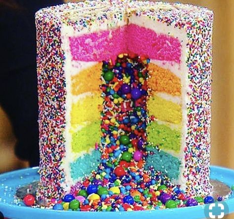 Cakes With Candy Inside, Filled Cakes With Candy, Pastel Sprinkle Cake, Candy Surprise Cake, Sprinkle Explosion Cake, Pinata Birthday Cake, Surprise Cake Inside Candy, Sprinkle Filled Cake, Sprinkle Cake Ideas