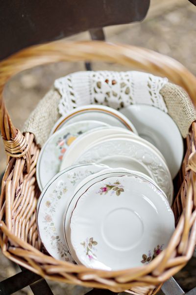 Vintage Wedding Cake Table, Decorations Flowers, Local Thrift Stores, Vintage Wedding Decorations, Wedding Table Decorations, Vintage Inspired Wedding, Vintage Plates, Vintage Dishes, Themed Wedding