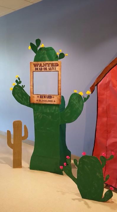 Cactus standee Farm Games, Mexico Culture, Art N Craft, Dinosaur Stuffed Animal, Cactus, Cowboy, Novelty Christmas, Christmas Ornaments, Holiday Decor