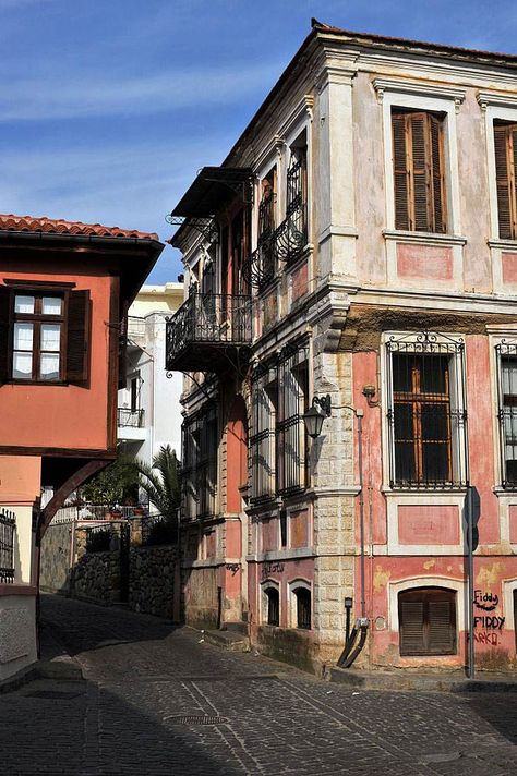 Old town of Xanthi, West Thrace - Greece | © Ggia/WikiCommons Ancient Macedonia, Northern Greece, Greek Town, Greece Fashion, Visit Greece, Invisible Cities, Social Distortion, Summer Destinations, Waterfront Homes