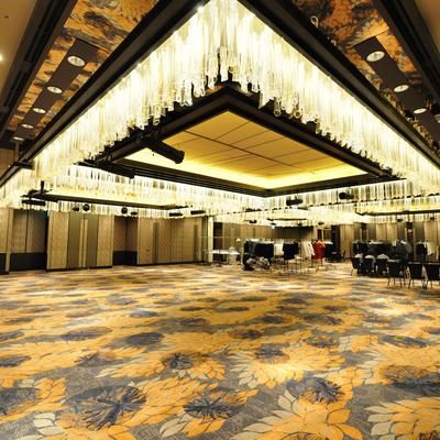 Hall Roof Design, Ballroom Design, Hotel Ceiling, Luxury Carpet, Hotel Carpet, Hotel Ballroom, Drop Lights, Buying Carpet, Commercial Carpet