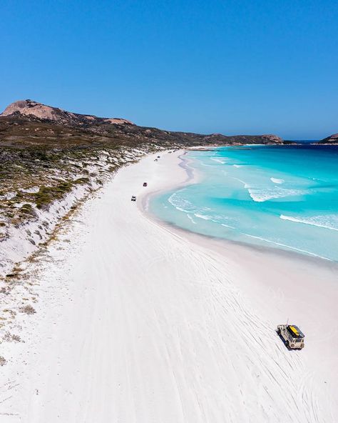 Lucky bay Lucky Bay Australia, Old Land Rover, Trip Goals, Coastal Girl, Australian Road Trip, Dream Summer, Australian Travel, Walk The Earth, Travel Australia