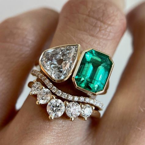 Double Emerald Ring, Bezel Toi Et Moi Engagement Ring, Emerald Pear Engagement Ring, Emerald Bezel Engagement Ring, Marrow Fine, Stackable Engagement Ring, Bezel Engagement Ring, Sweetheart Wedding Dress, Pear Engagement Ring