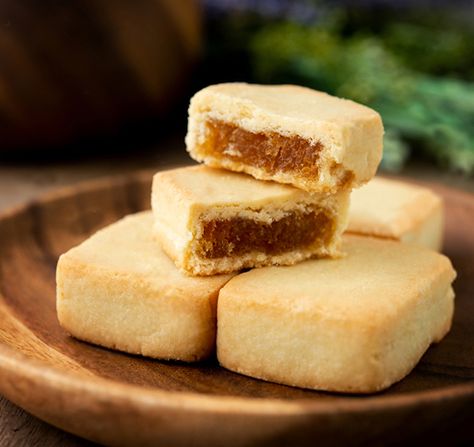 Taiwanese Pineapple Cake Rolls - Bake With Yen Taiwan Pineapple Cake, Pineapple Cakes, Pineapple Bread, Cake Rolls, Bakery Products, Pineapple Cake, Cake Roll, Bread Flour, Custard