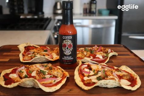 habanero chicken pizza Egglife Wrap Recipes Keto, Egglife Wrap Recipes, Egglife Recipes, Habanero Chicken, Lighter Meals, Carb Friendly Recipes, Habanero Hot Sauce, Egg Wrap, Fall Faves