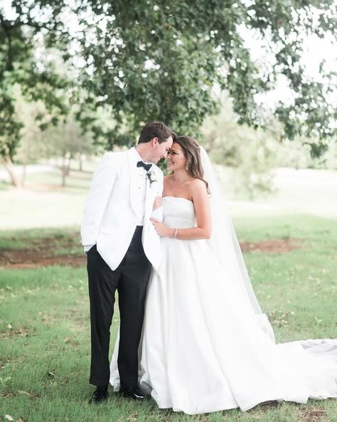 Wedding Photos Bright And Airy, Light And Bright Wedding Photos, Bright Wedding Photos, Wedding Day Poses Picture Ideas, Farmhouse Photoshoot, White Dinner Jacket, 2026 Wedding, Bridal Photographs, White Dinner