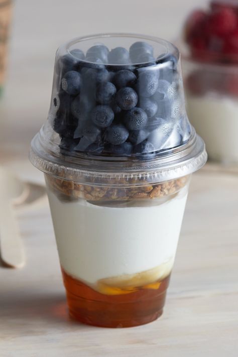 Filling up your takeaway station near your cash register can promote impulse purchases! A favorite we love is using disposable plastic cups to create parfaits or overnight oats as healthy snack options to go. Click the link below to start making your healthy snack ideas. Parfait To Go, Smoothie Garden, Walking Snacks, Snack Combos, Fridge Stock, Healthy Takeaway, Healthy Food Packaging, Plastic Cups With Lids, Parfait Bar