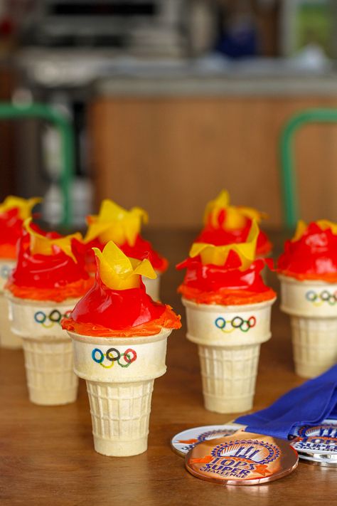 Torch Cupcakes, Olympic Party Food, Olympic Food, Olympic Theme Party, Olympic Games For Kids, Olympics Party, Olympic Idea, Kids Olympics, Olympic Crafts