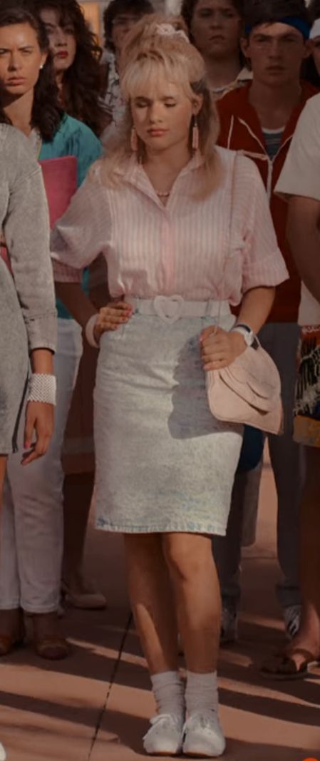 Angela From Stranger Things, Eleven Mike, Cindy Smith, Decades Fashion, Stranger Things Outfit, Where Is The Love, Mike Wheeler, 80s Women, Eleven Stranger Things